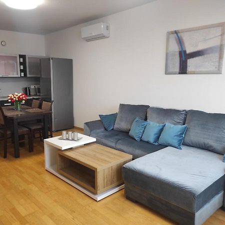Klaipedos 99 Apartamentai Panevezys Bagian luar foto
